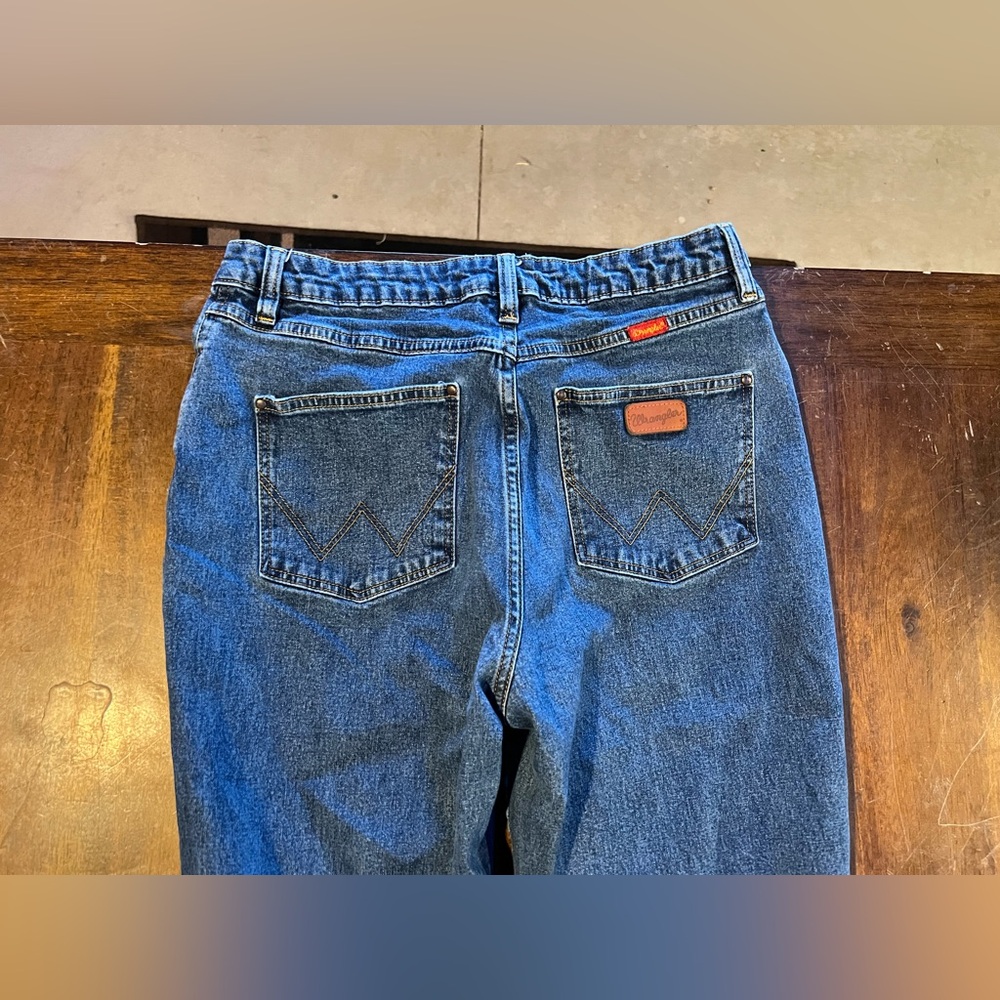 Women’s wrangler jeans - great condition! Size 11/12x36